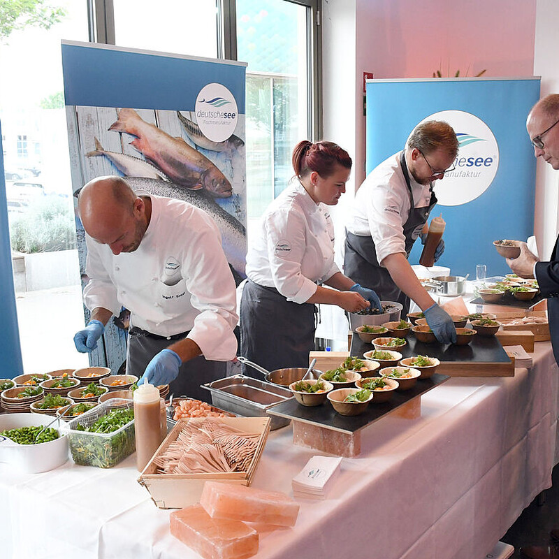 Essensausgabe am Büfett