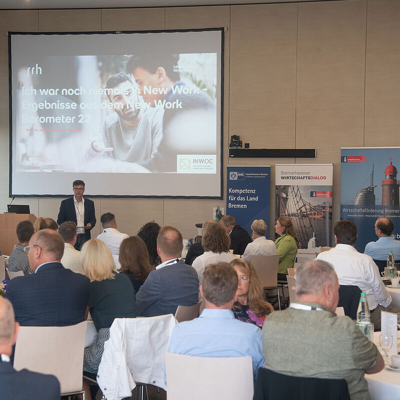 Bild eines Vortrags mit Powerpoint